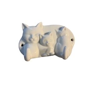 Vintage Avon Porcelain Sleeping Kitty Cat Wall Mount Hooks Clothing Keys White